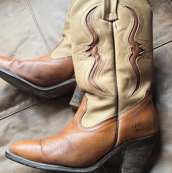 Vintage Frye Cowboy boots size 9B - Picture 3 of 15